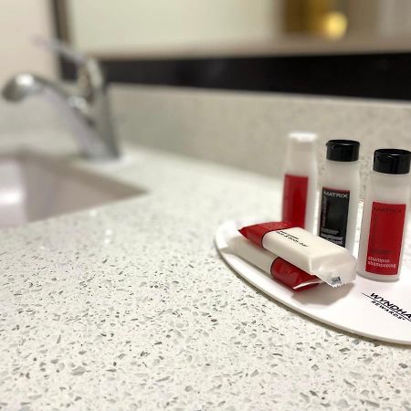 University Inn Of 카번데일 외부 사진